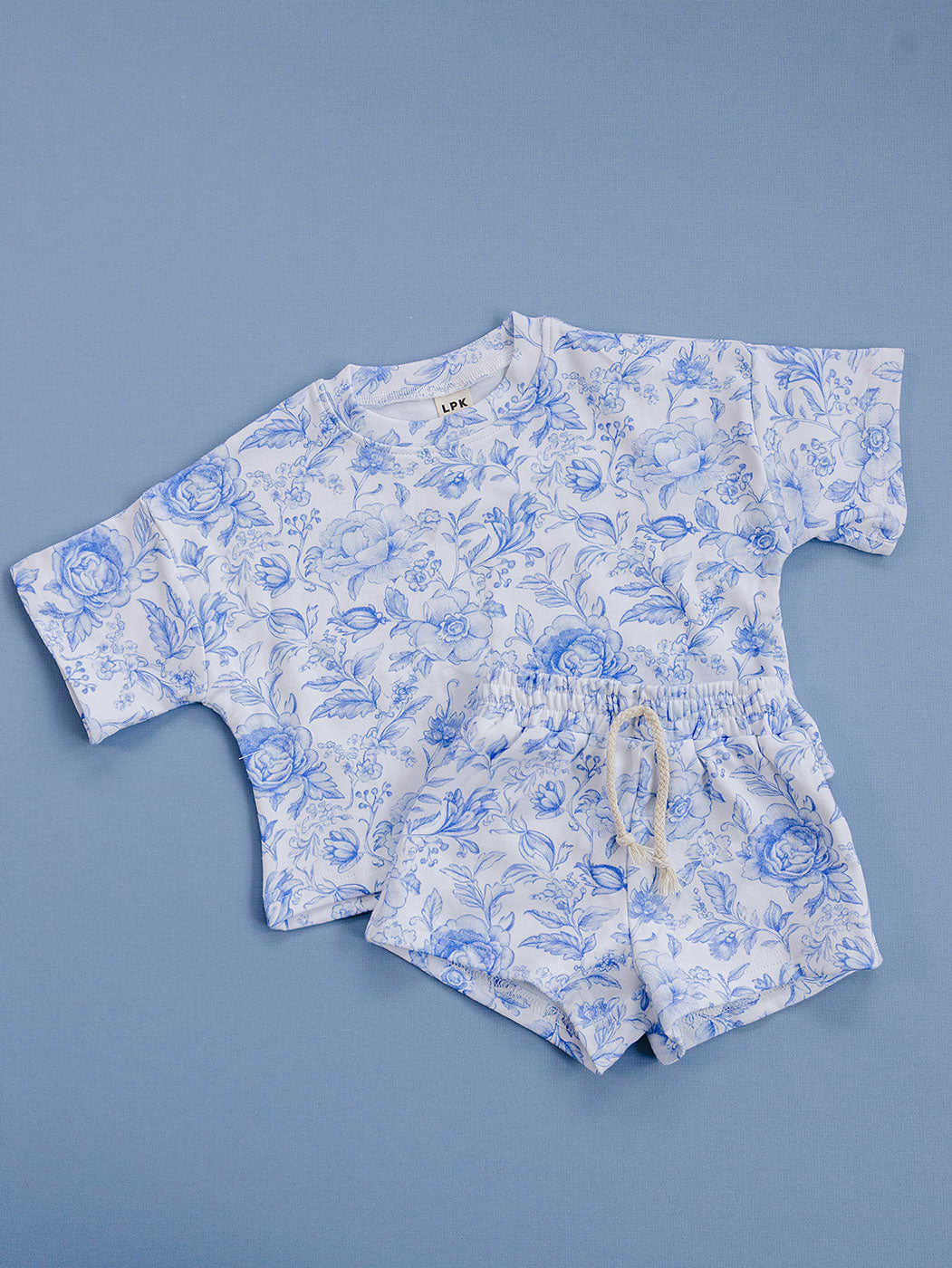 shorts set // blue flowers