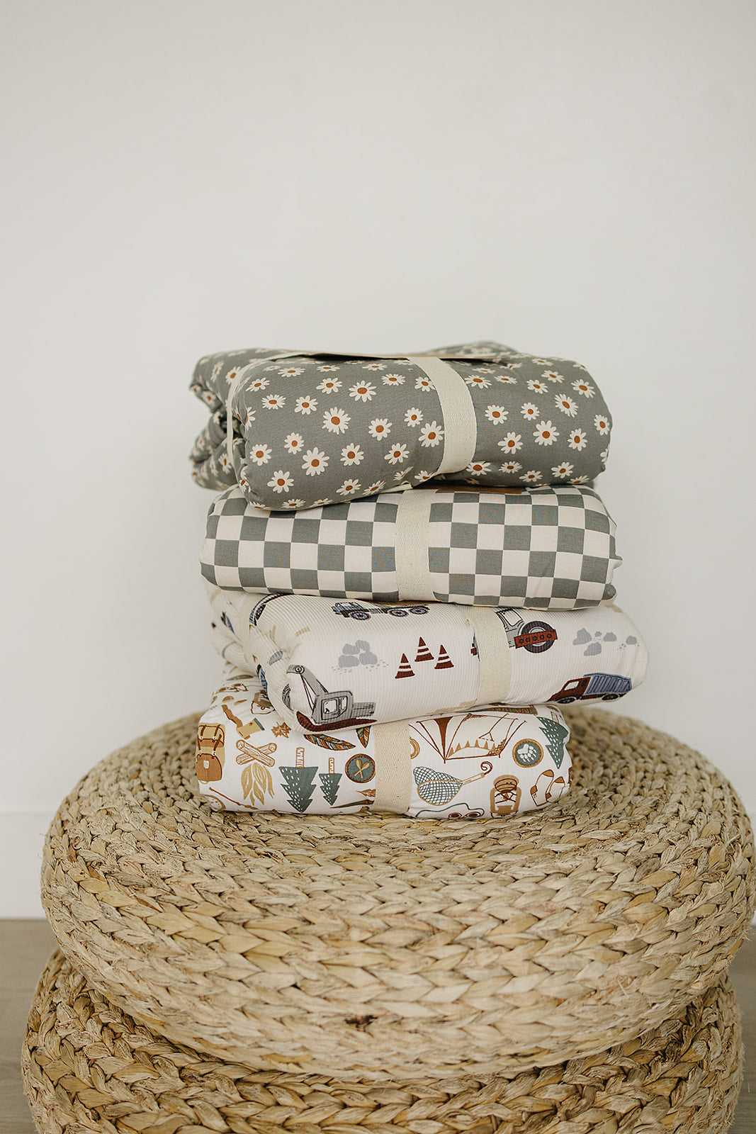 bamboo fleece quilt // light green daisy
