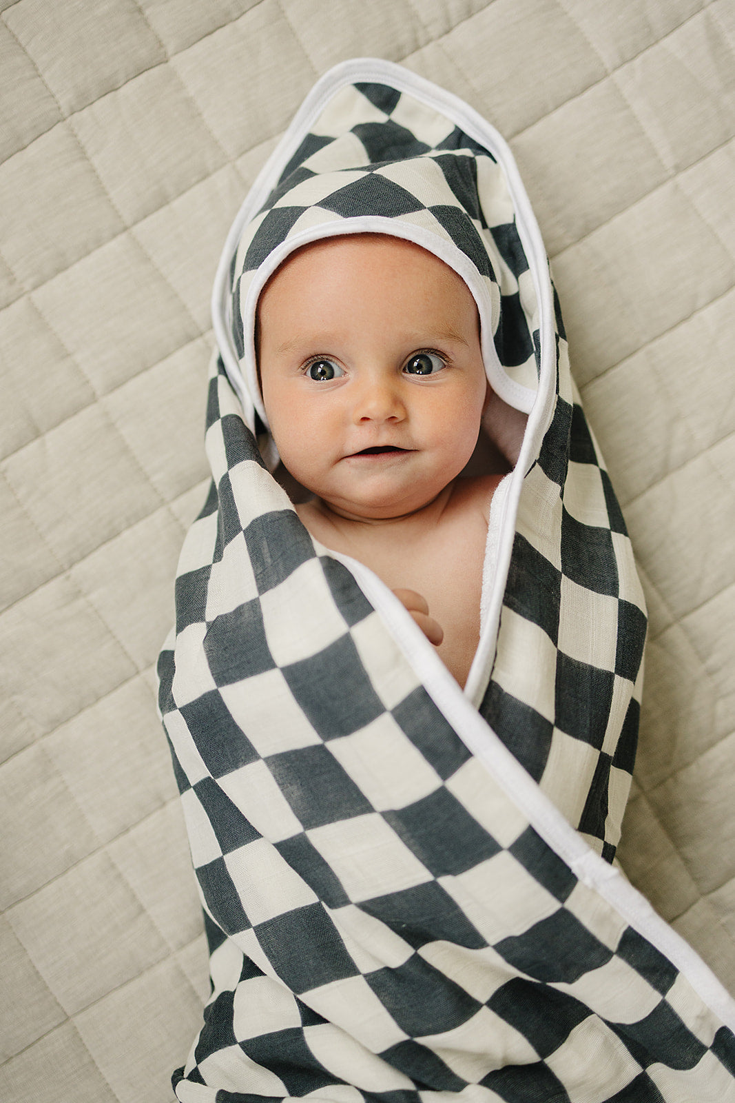 muslin hooded towel // charcoal checkered