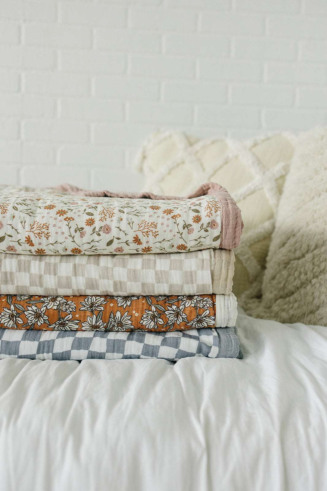 twin muslin quilt // dusty blue wavy checkered