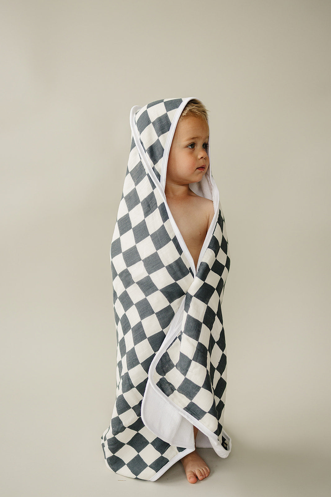 muslin hooded towel // charcoal checkered