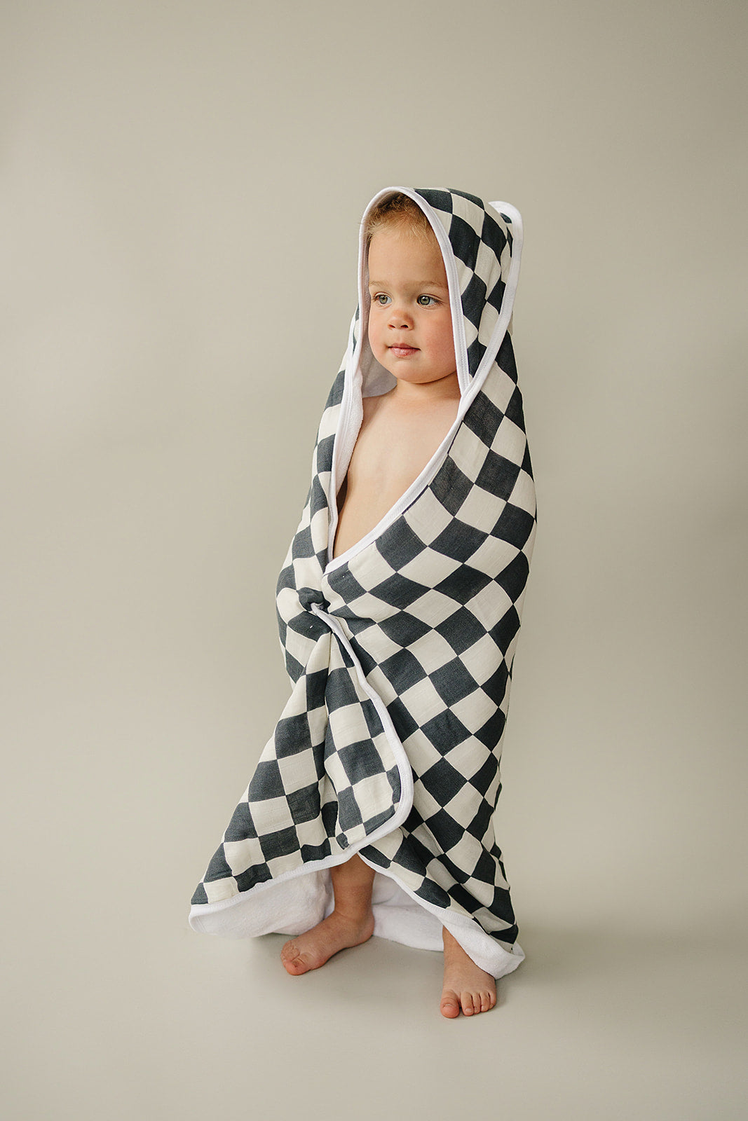 muslin hooded towel // charcoal checkered