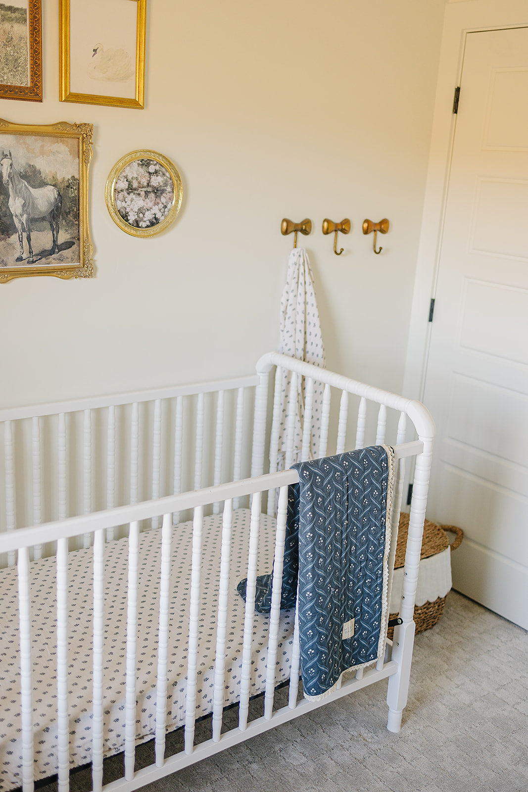 muslin crib sheet // cream berry