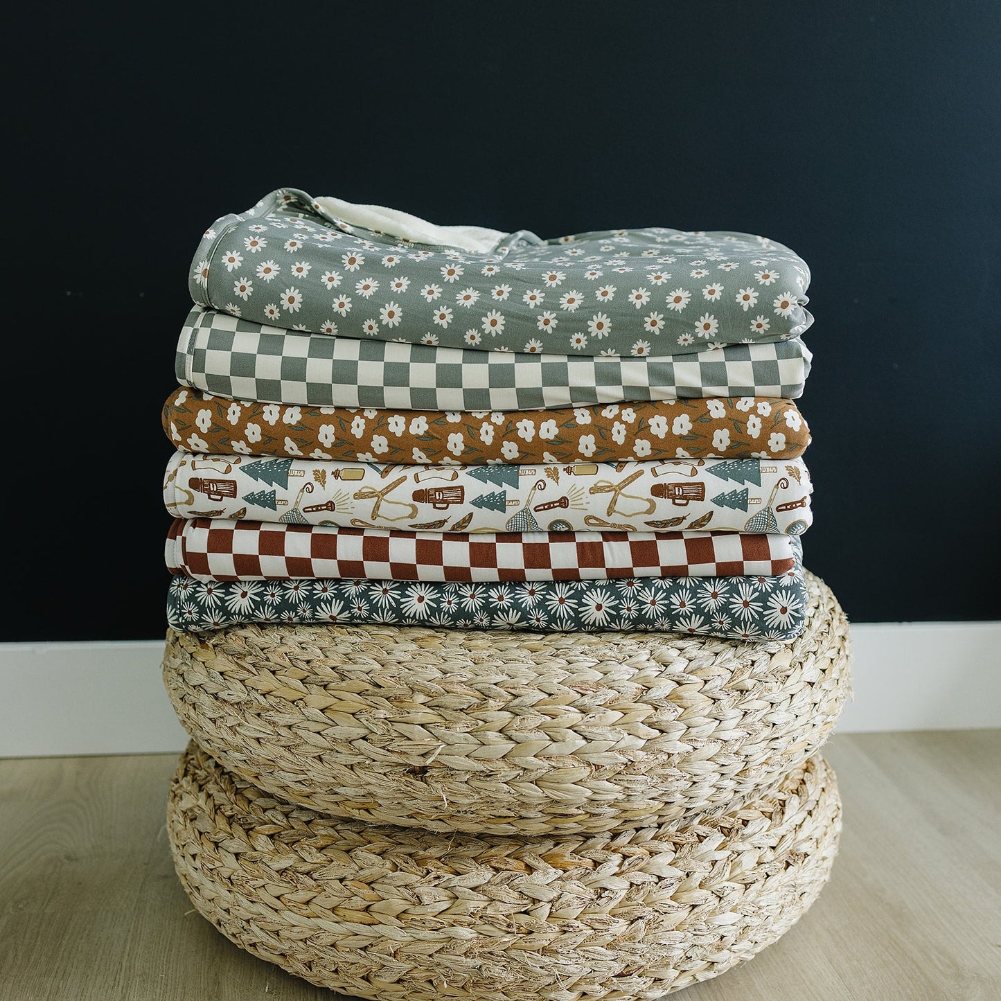 bamboo fleece quilt // light green daisy