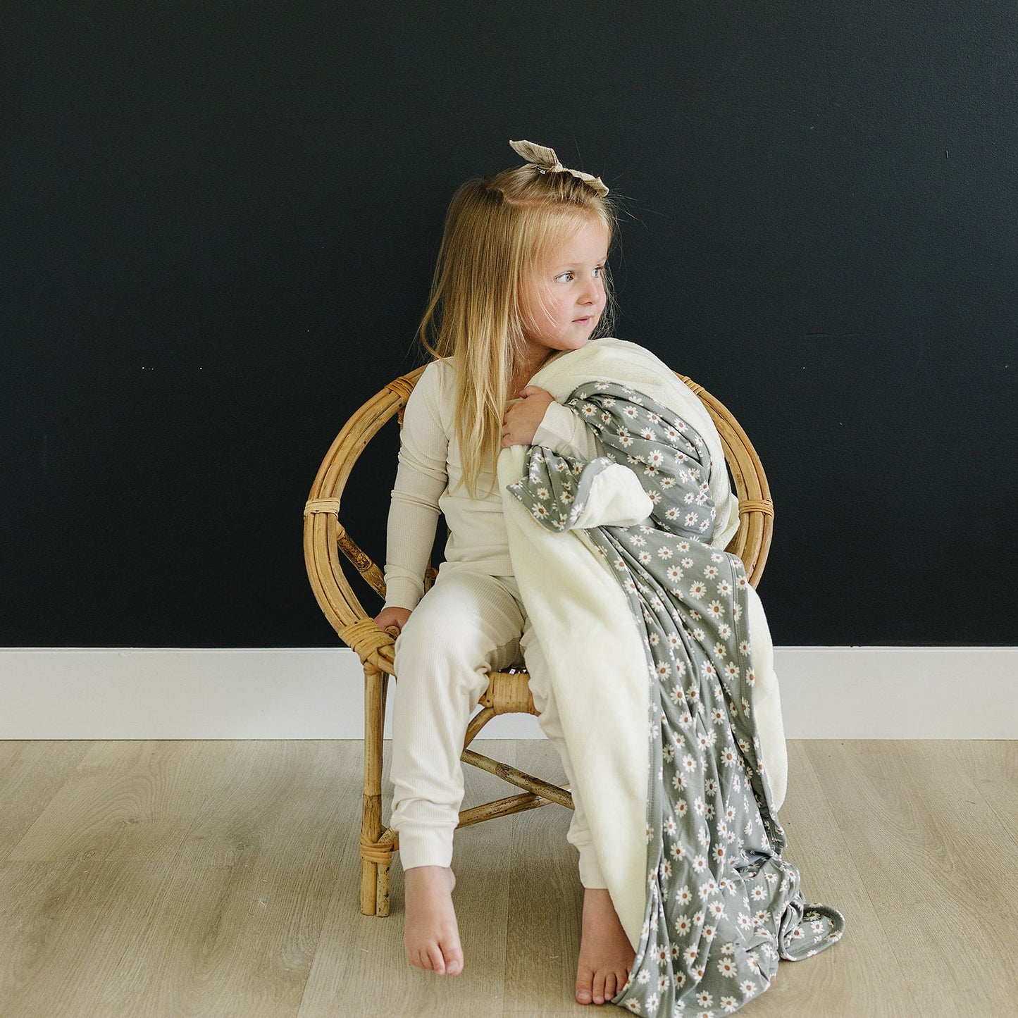 bamboo fleece quilt // light green daisy