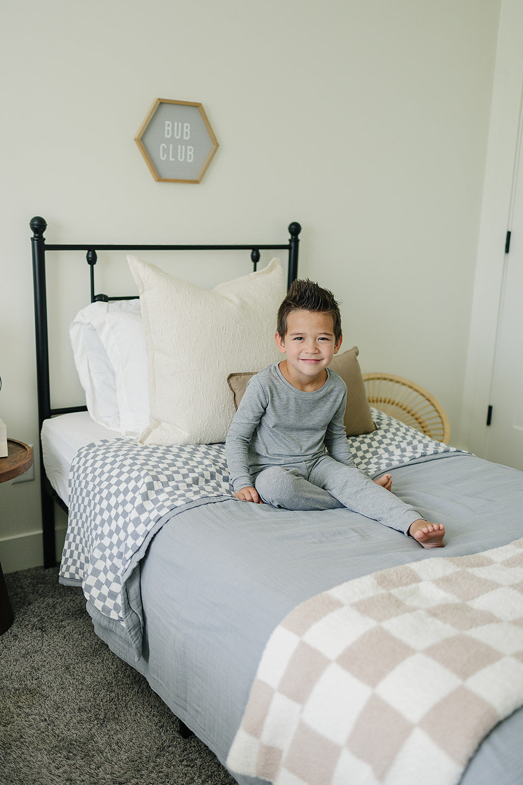 twin muslin quilt // dusty blue wavy checkered