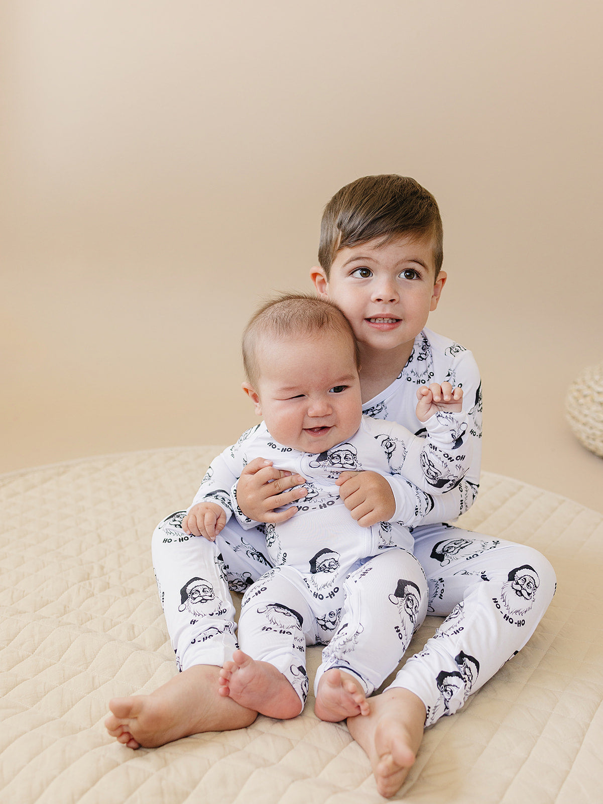 cool santa bamboo pajamas // ZIPPY