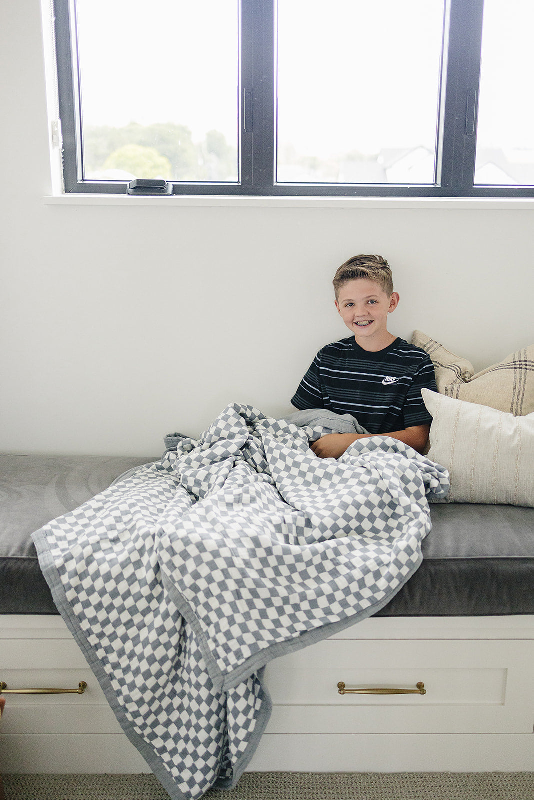 twin muslin quilt // dusty blue wavy checkered