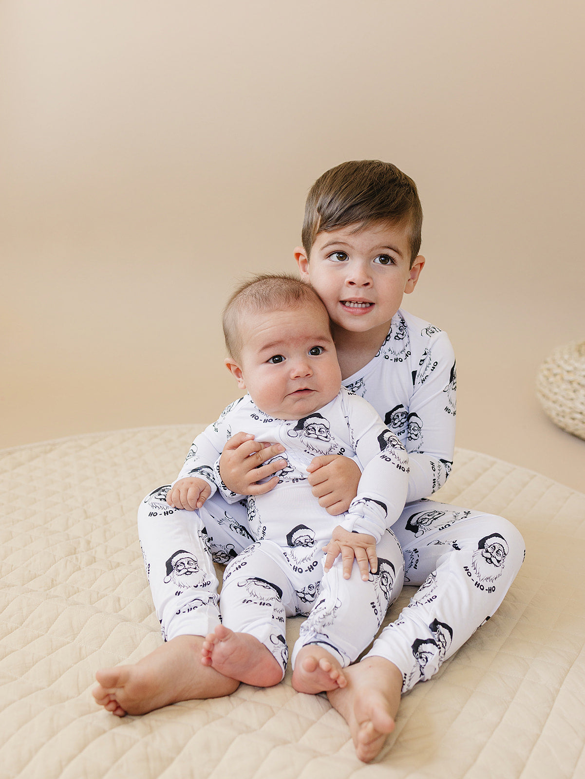 cool santa bamboo pajamas // ZIPPY