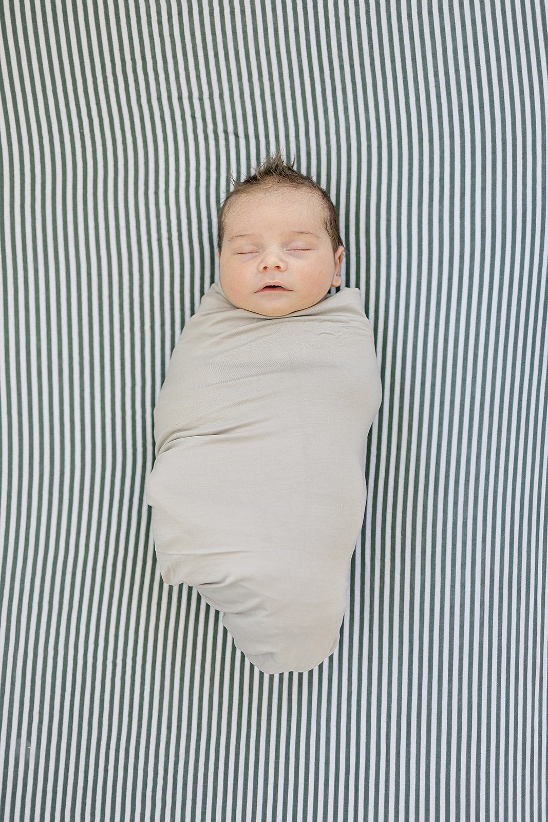 muslin crib sheet // green stripes