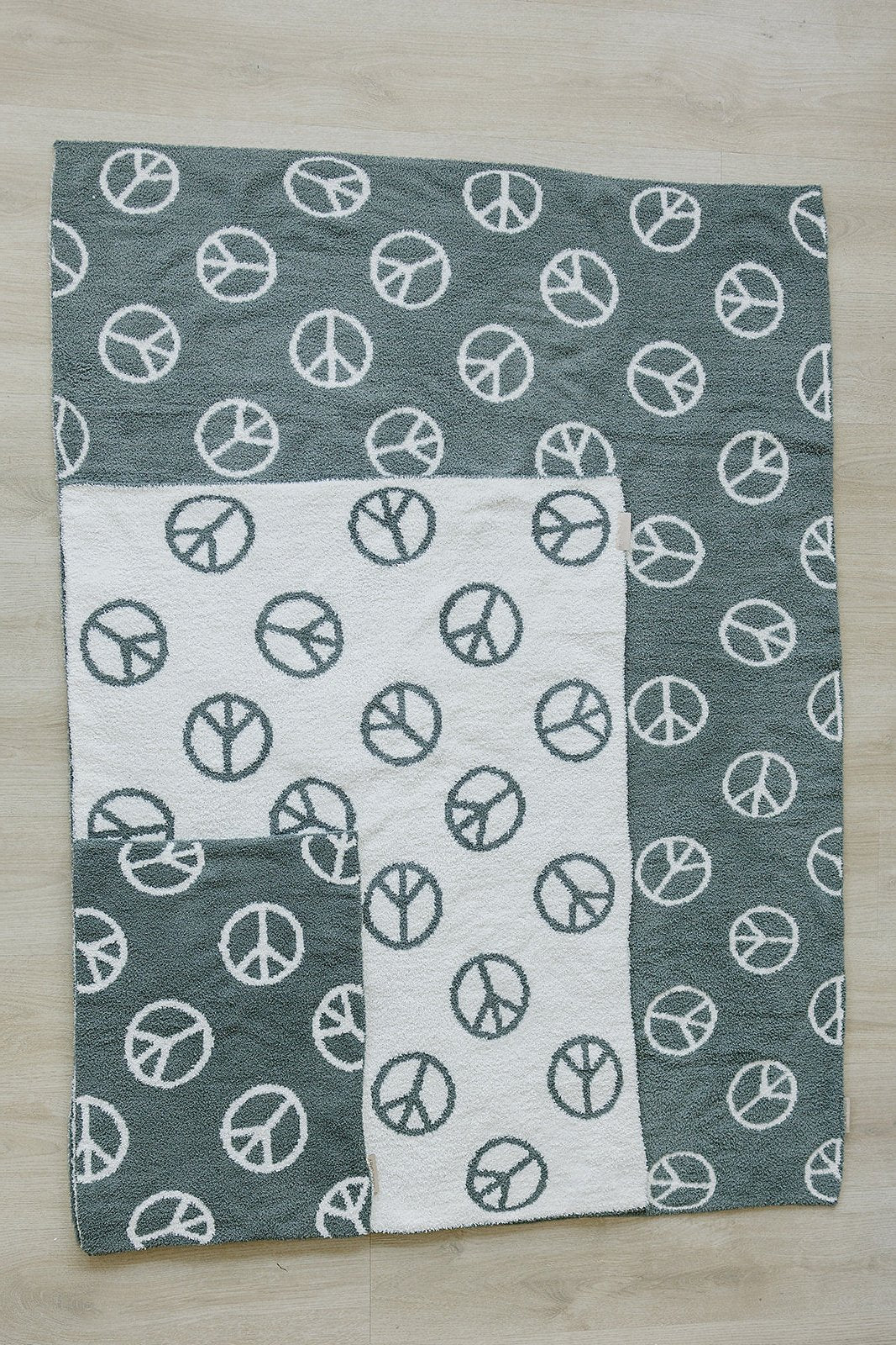 plush blanket // peace signs