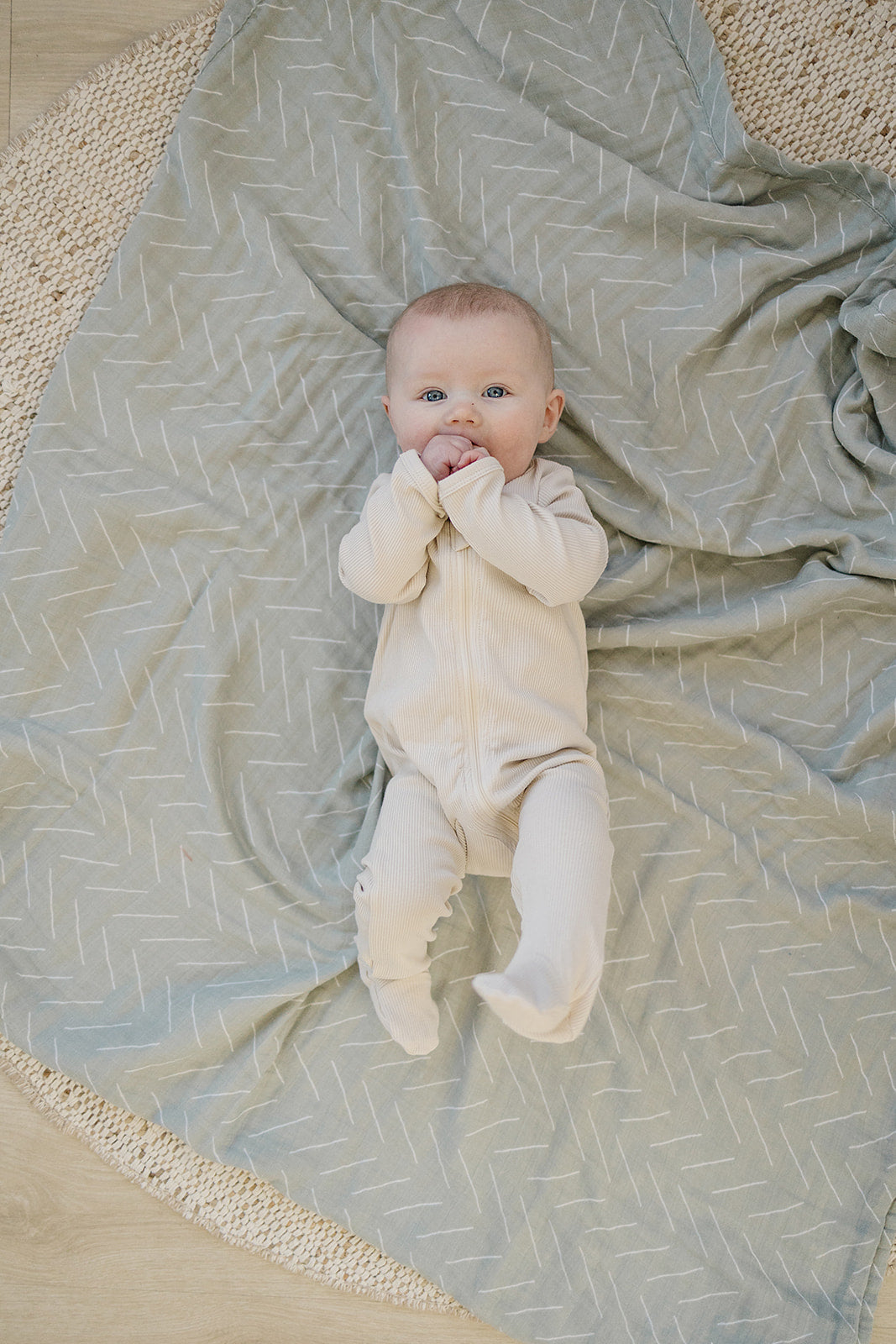 muslin quilt // neutral sage