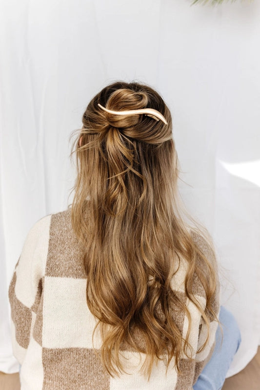 wavy gold alligator claw clip