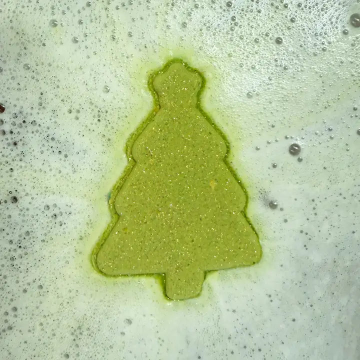 christmas tree bath bomb // prize inside!