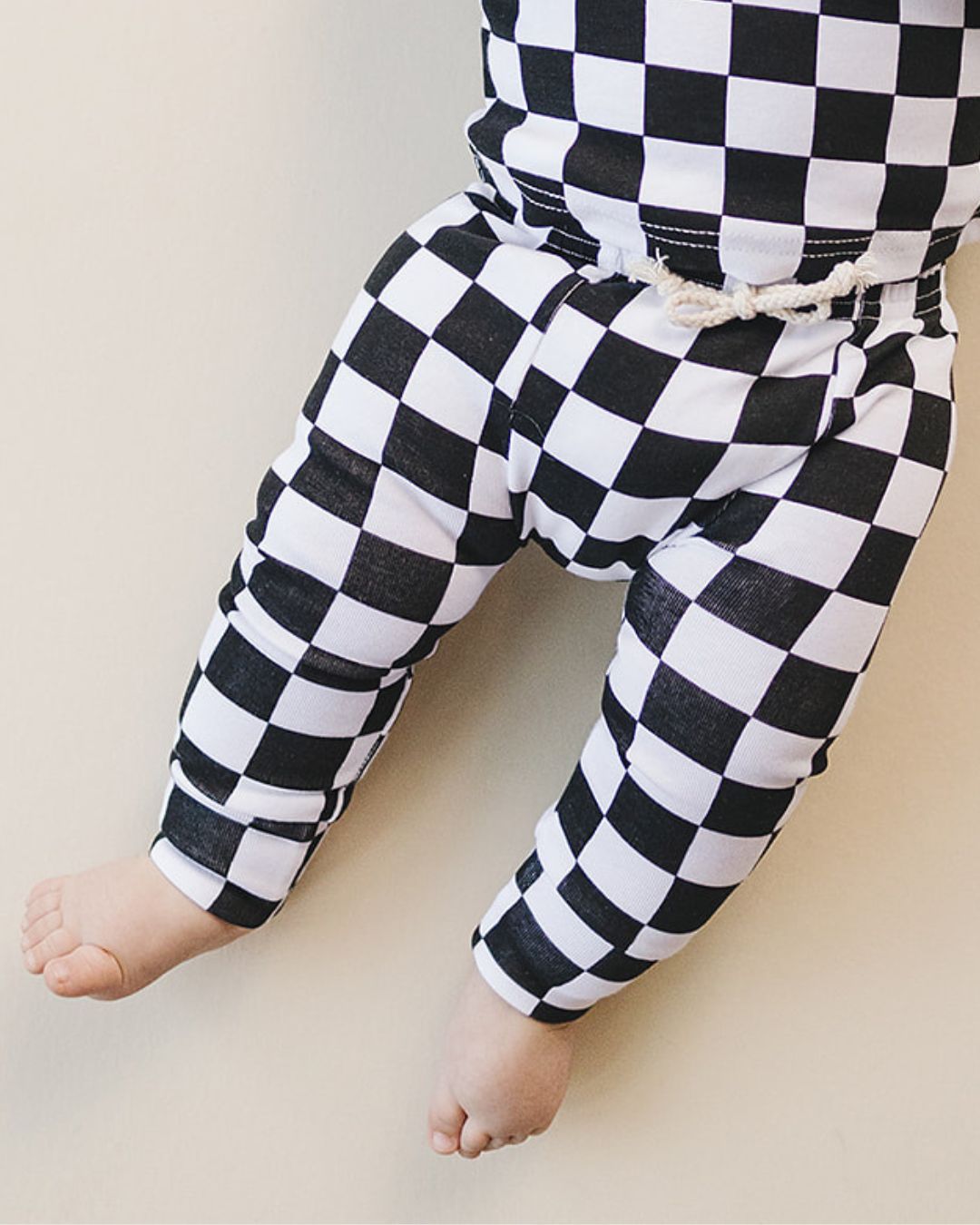 checkered smiley lounge set // black