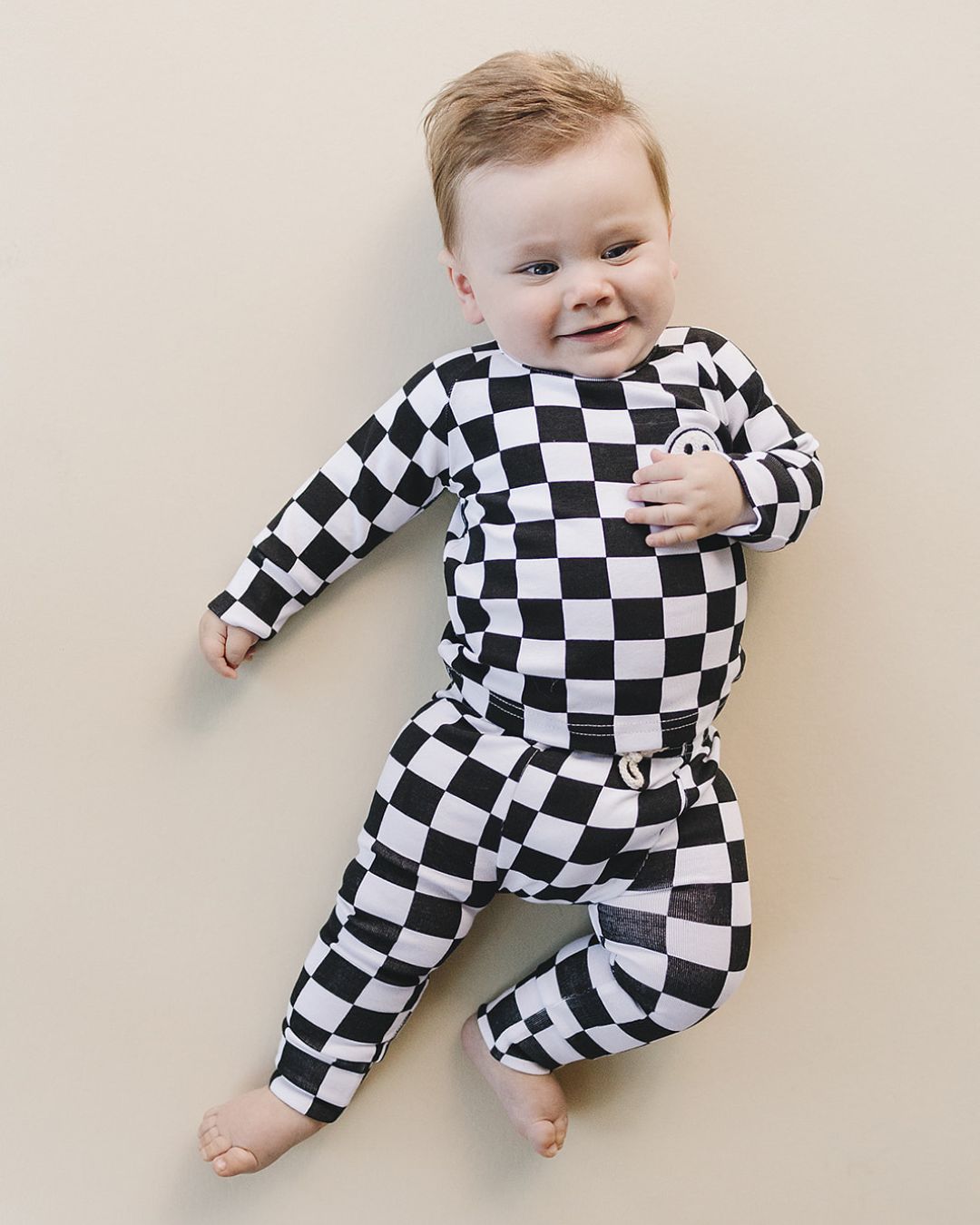 checkered smiley lounge set // black