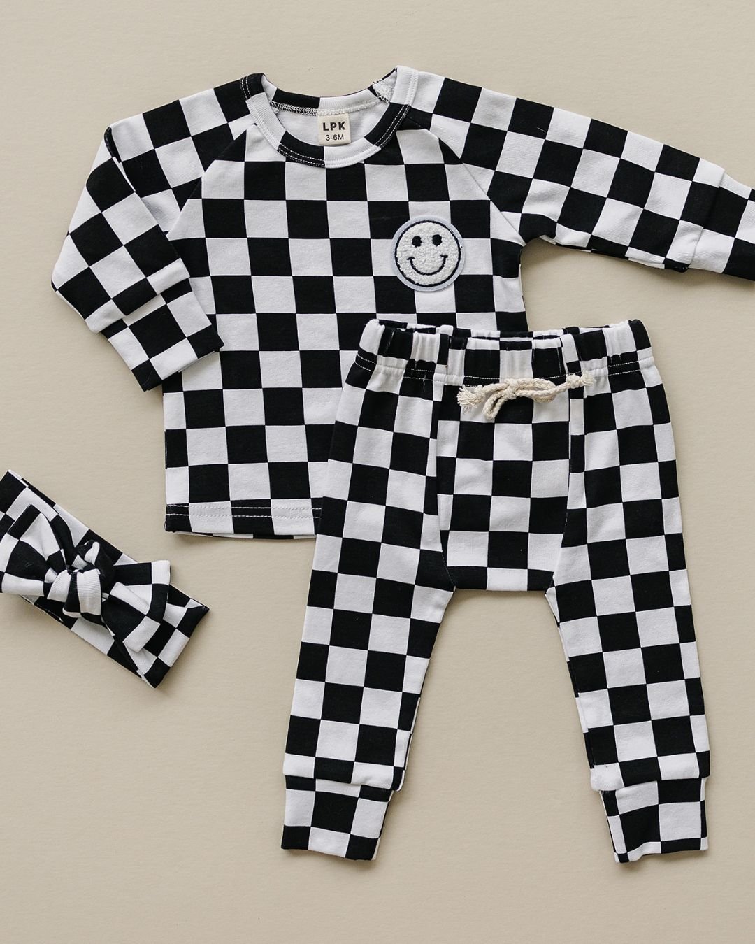 checkered smiley lounge set // black