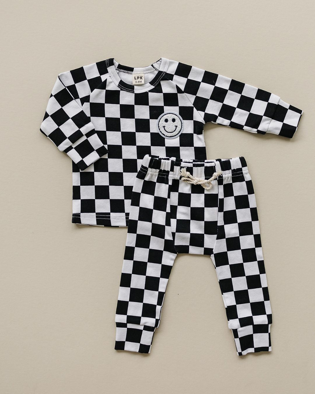 checkered smiley lounge set // black