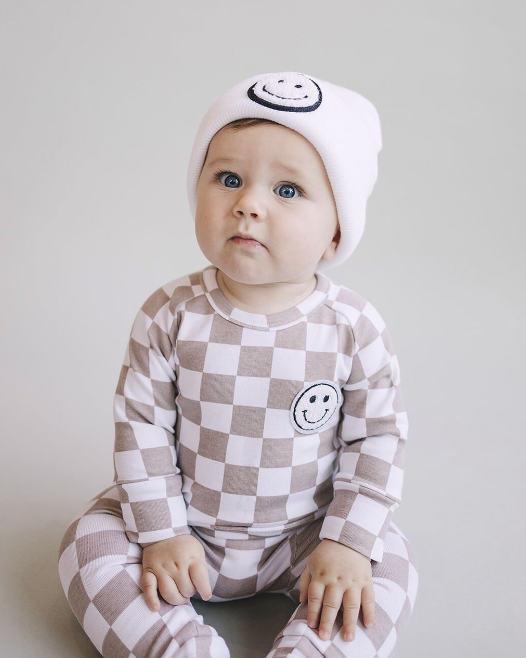 checkered smiley lounge set // latte