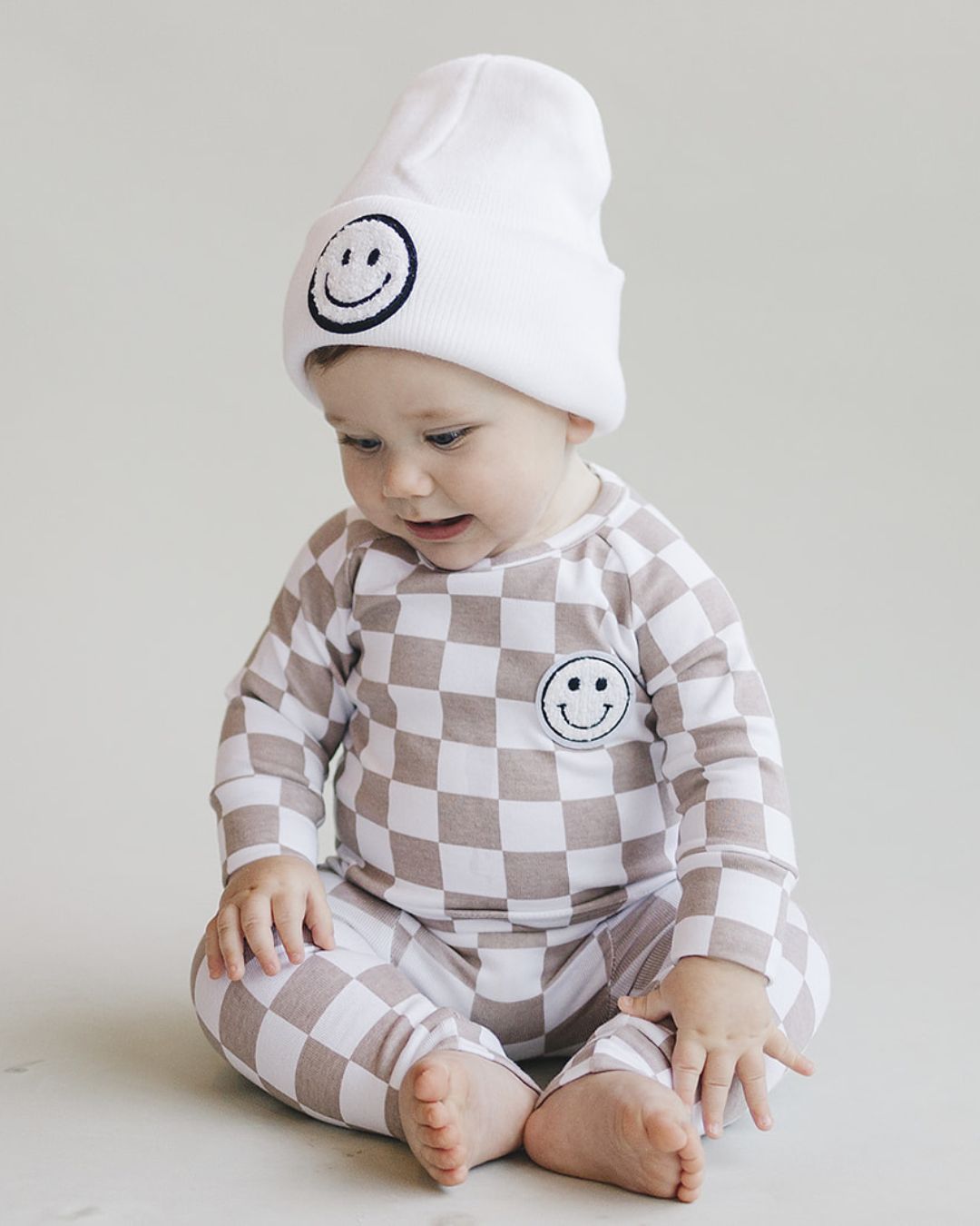 checkered smiley lounge set // latte