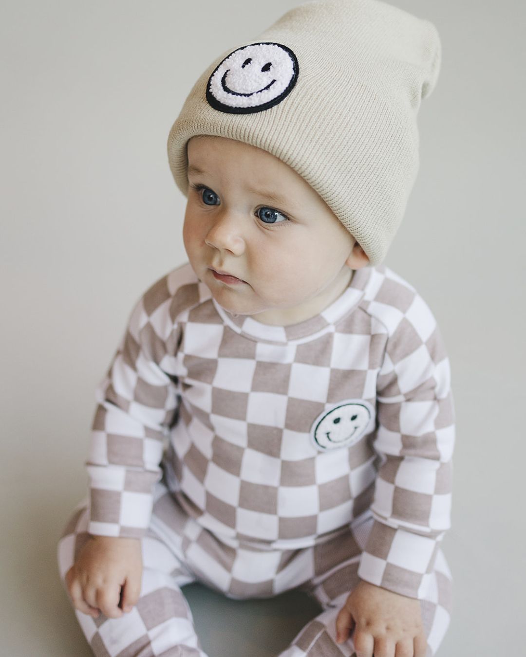 checkered smiley lounge set // latte