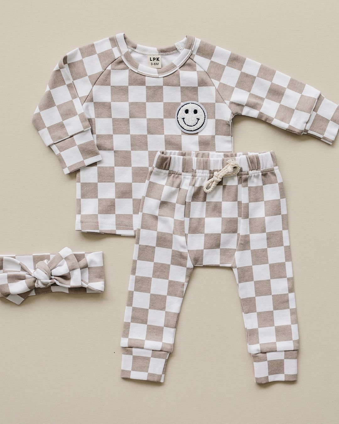 checkered smiley lounge set // latte