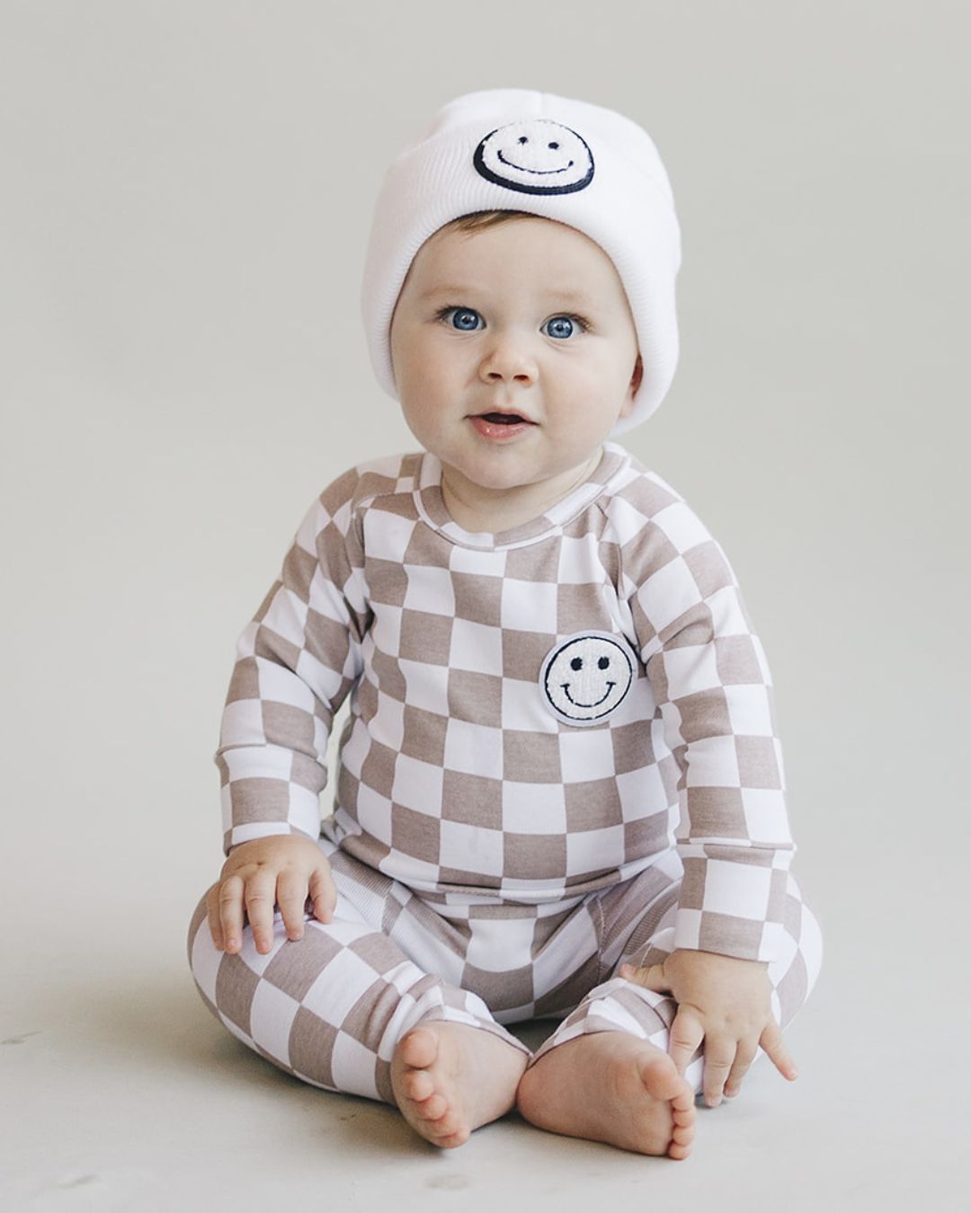 checkered smiley lounge set // latte