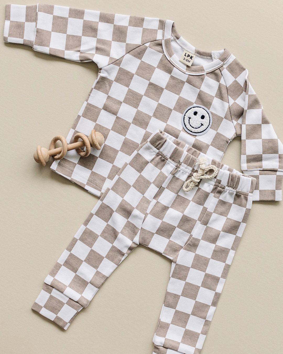 checkered smiley lounge set // latte