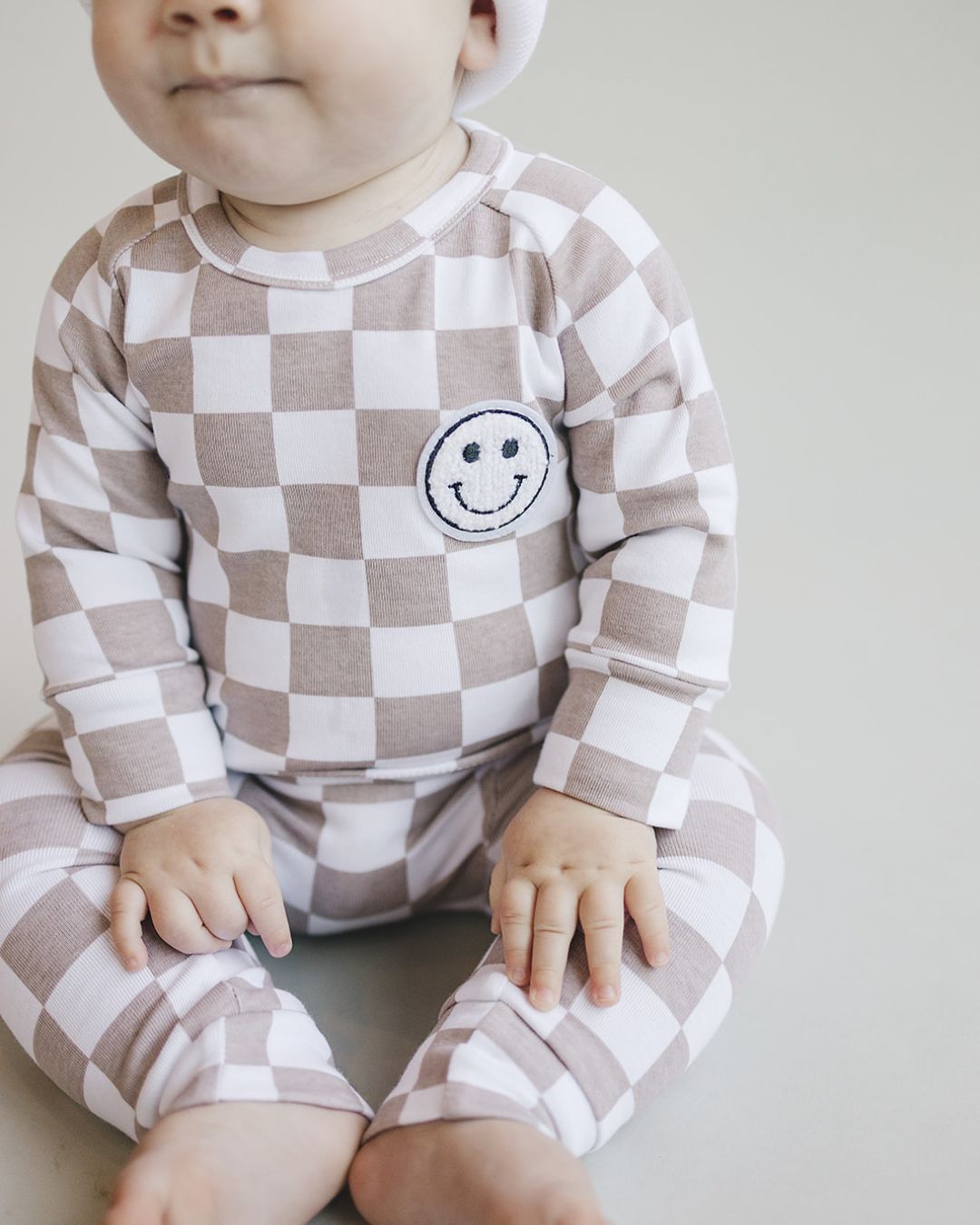 checkered smiley lounge set // latte