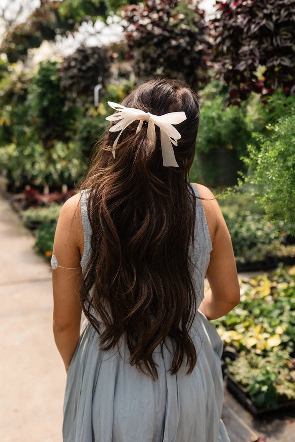bow banana claw hair clip // cream