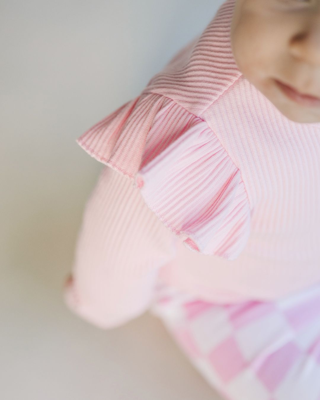 ribbed flutter sleeve bodysuit // pink