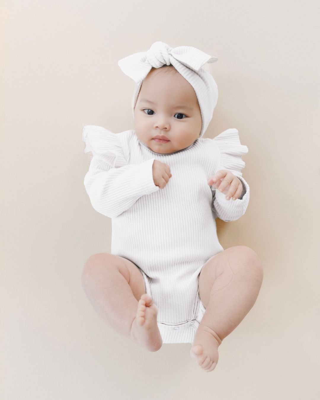 ribbed flutter sleeve bodysuit // white