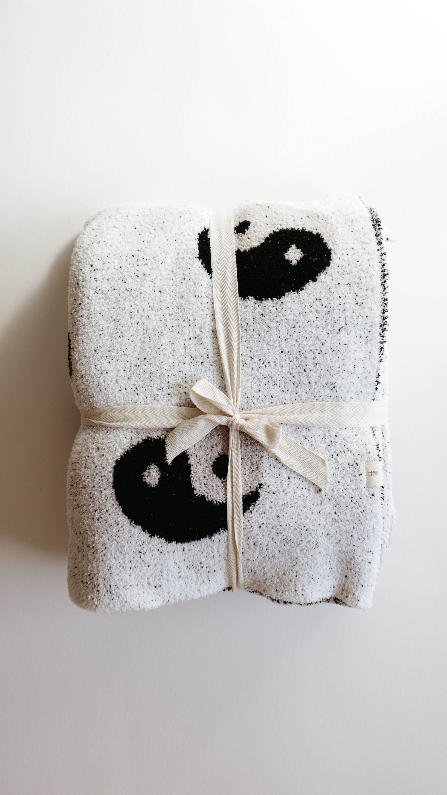 plush blanket // black/white yin yang