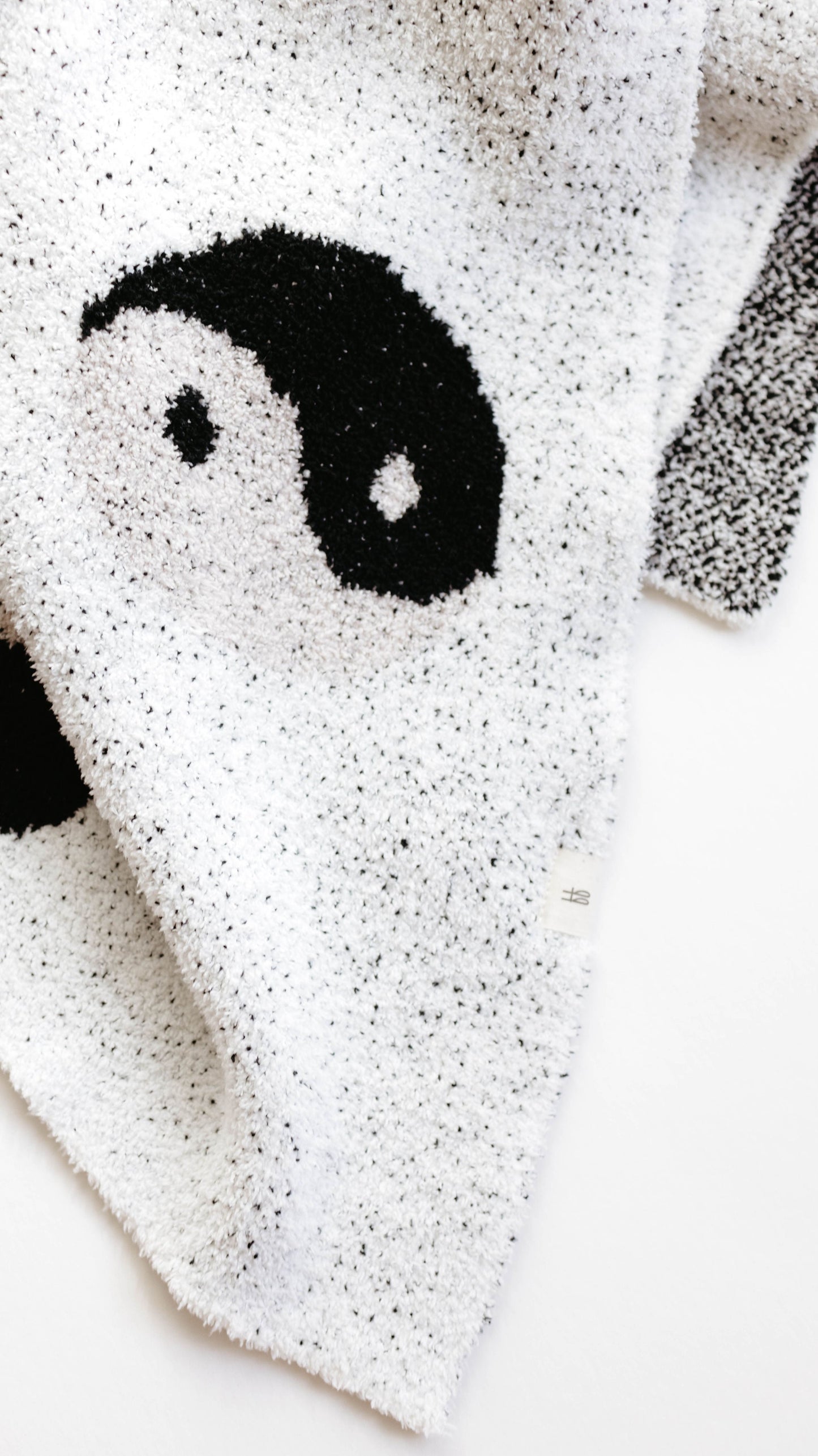 plush blanket // black/white yin yang