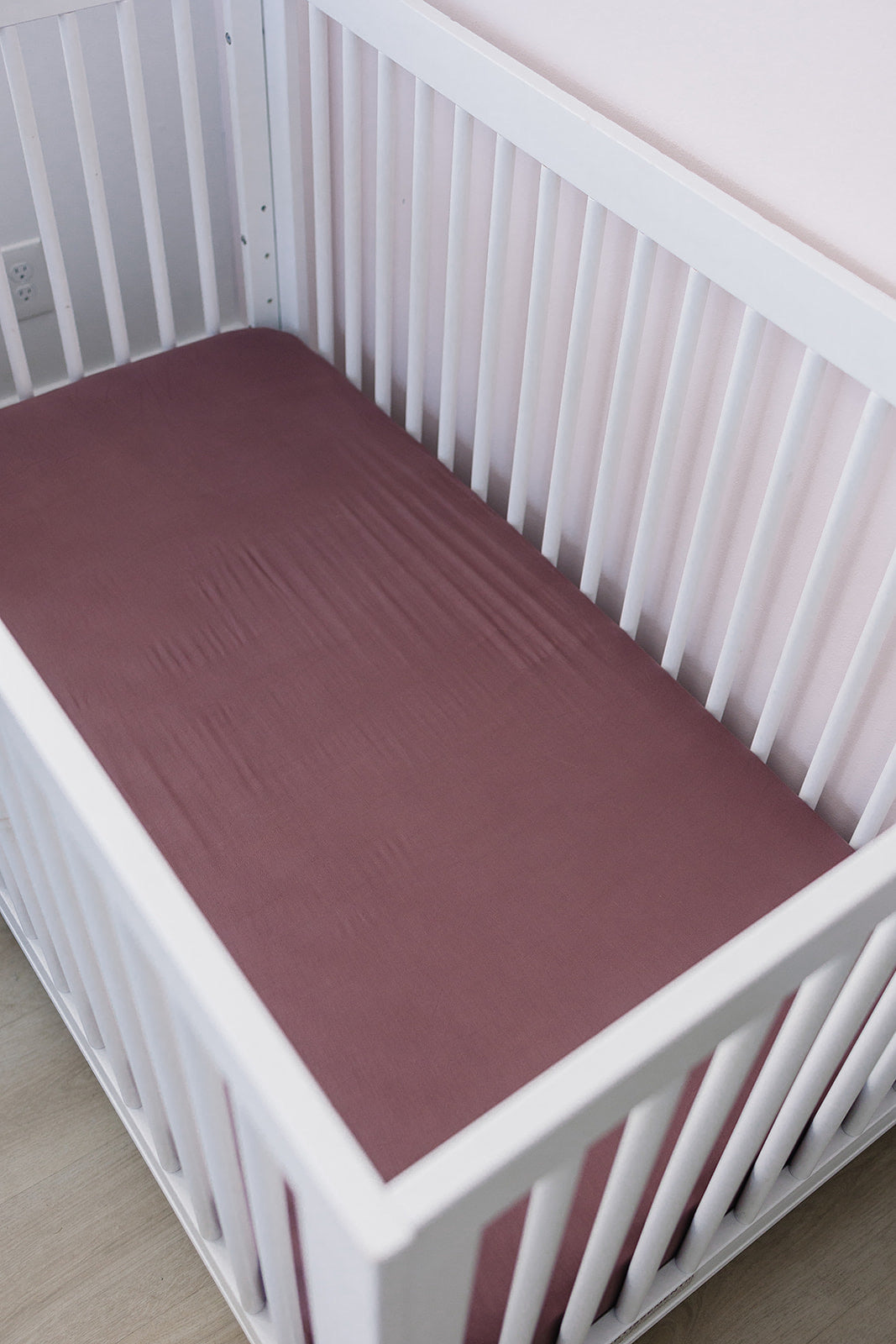 bamboo stretch crib sheet // plum