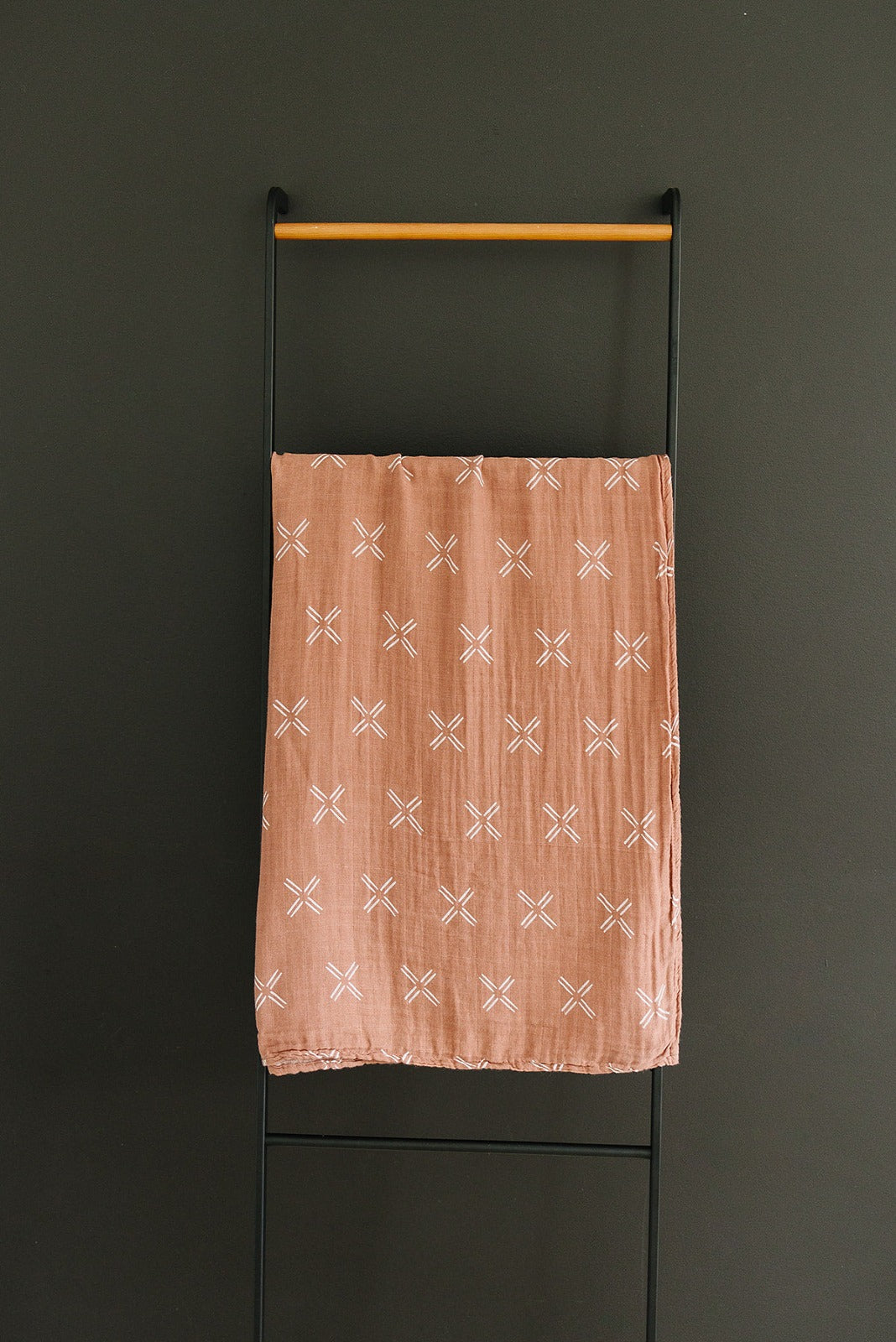 muslin swaddle blanket // peachy