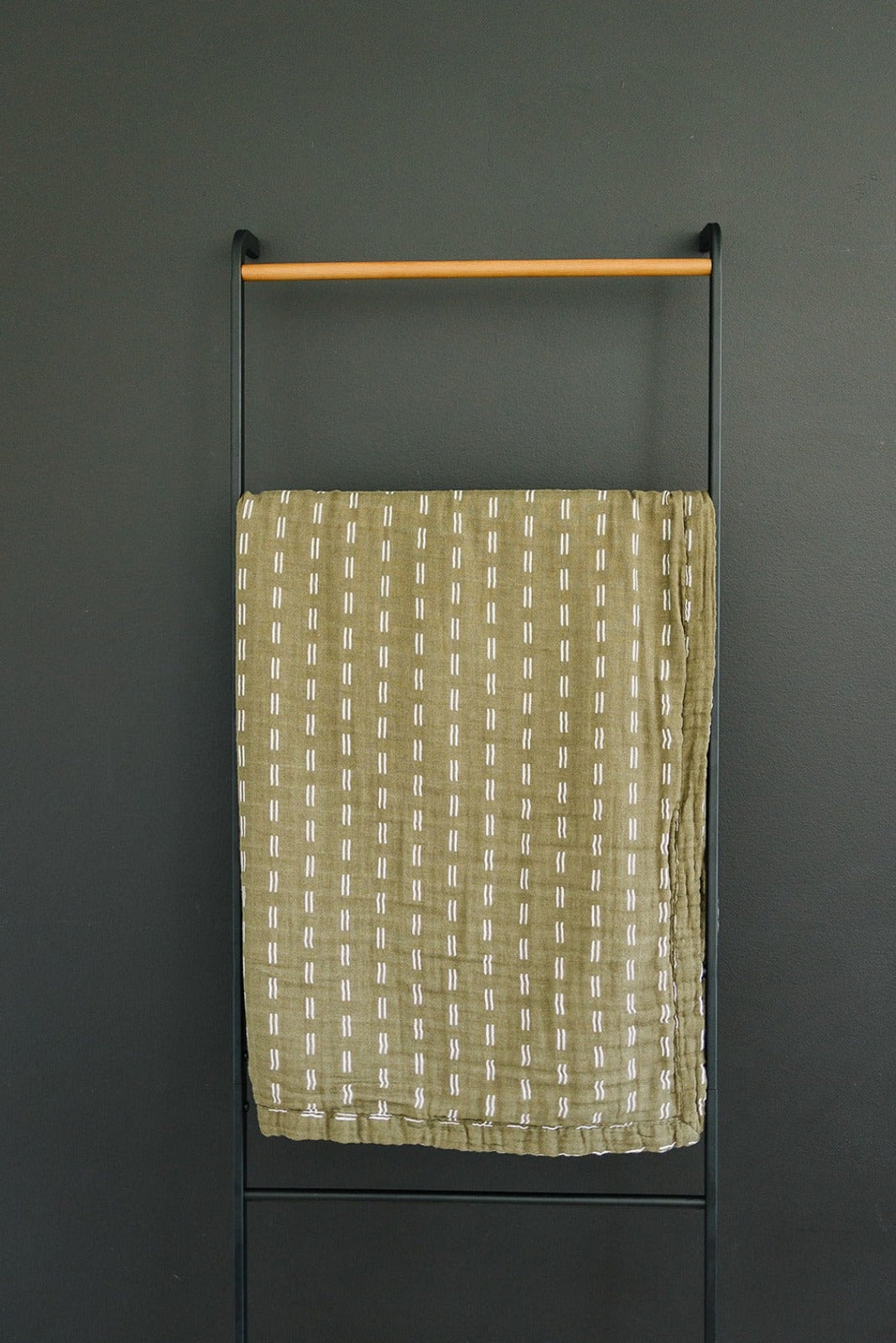 muslin quilt // olive strokes