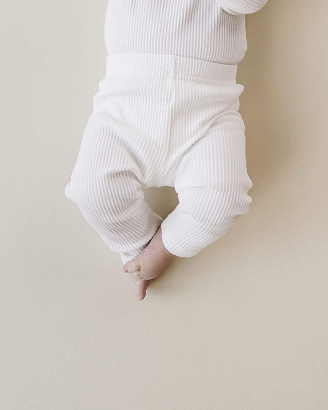 ribbed leggings // white