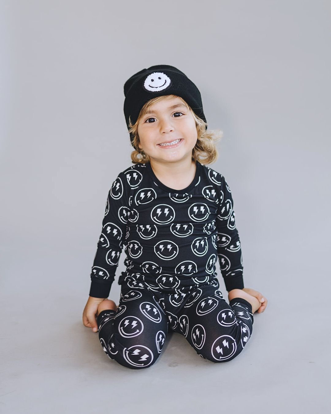 smiley beanie // black