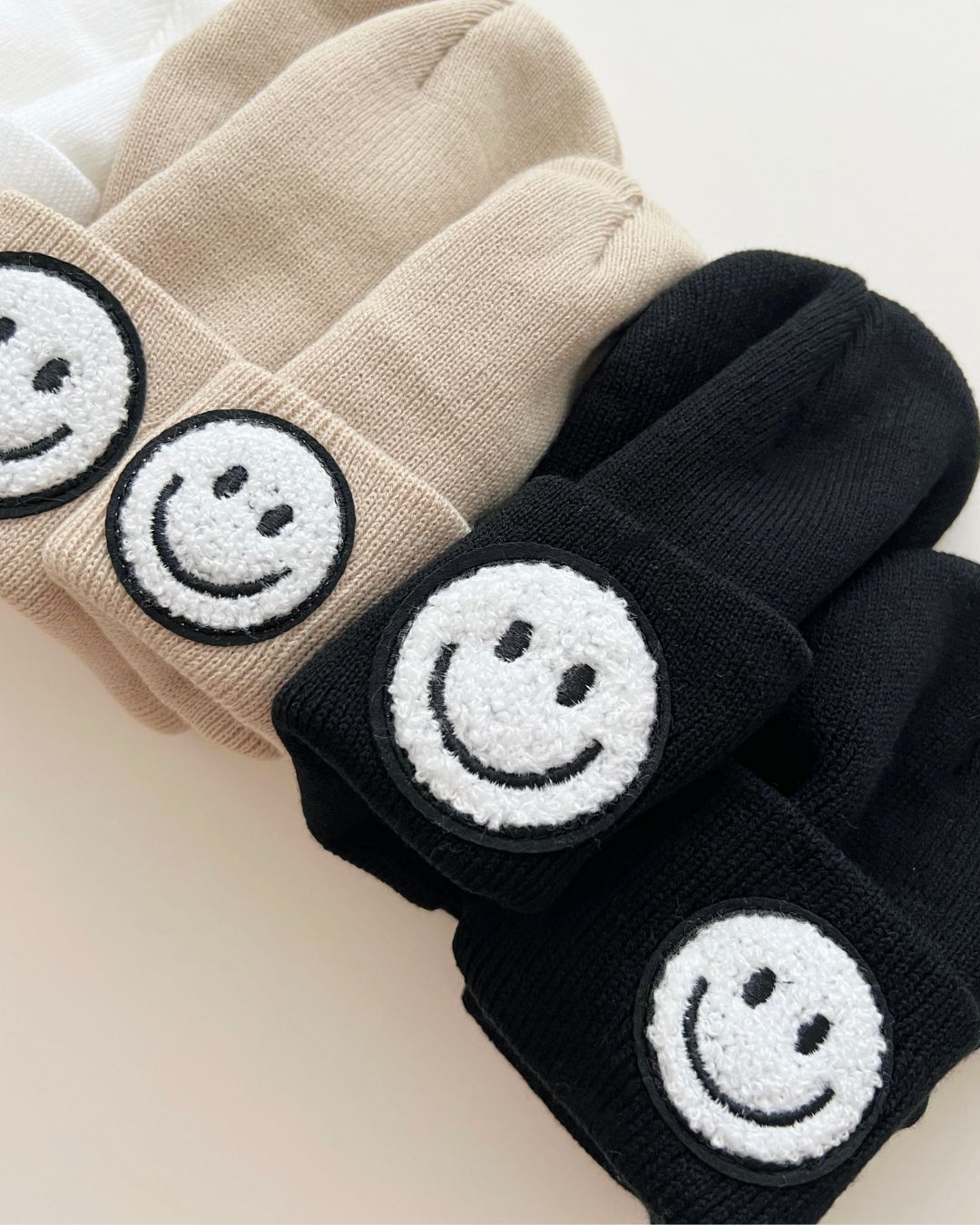 smiley beanie // black